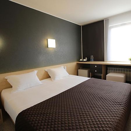 Futuro Hotel Bishkek Room photo