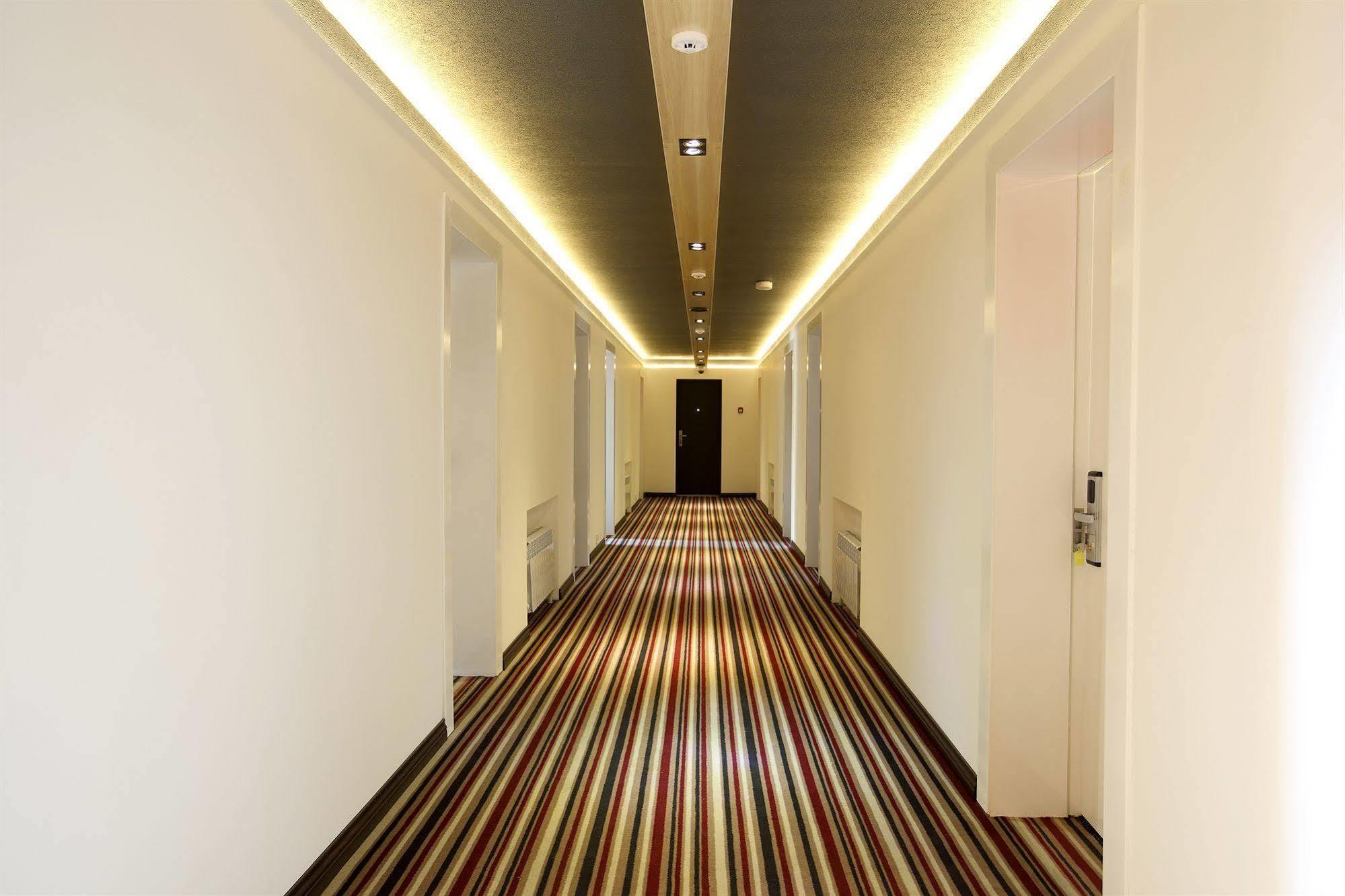 Futuro Hotel Bishkek Exterior photo